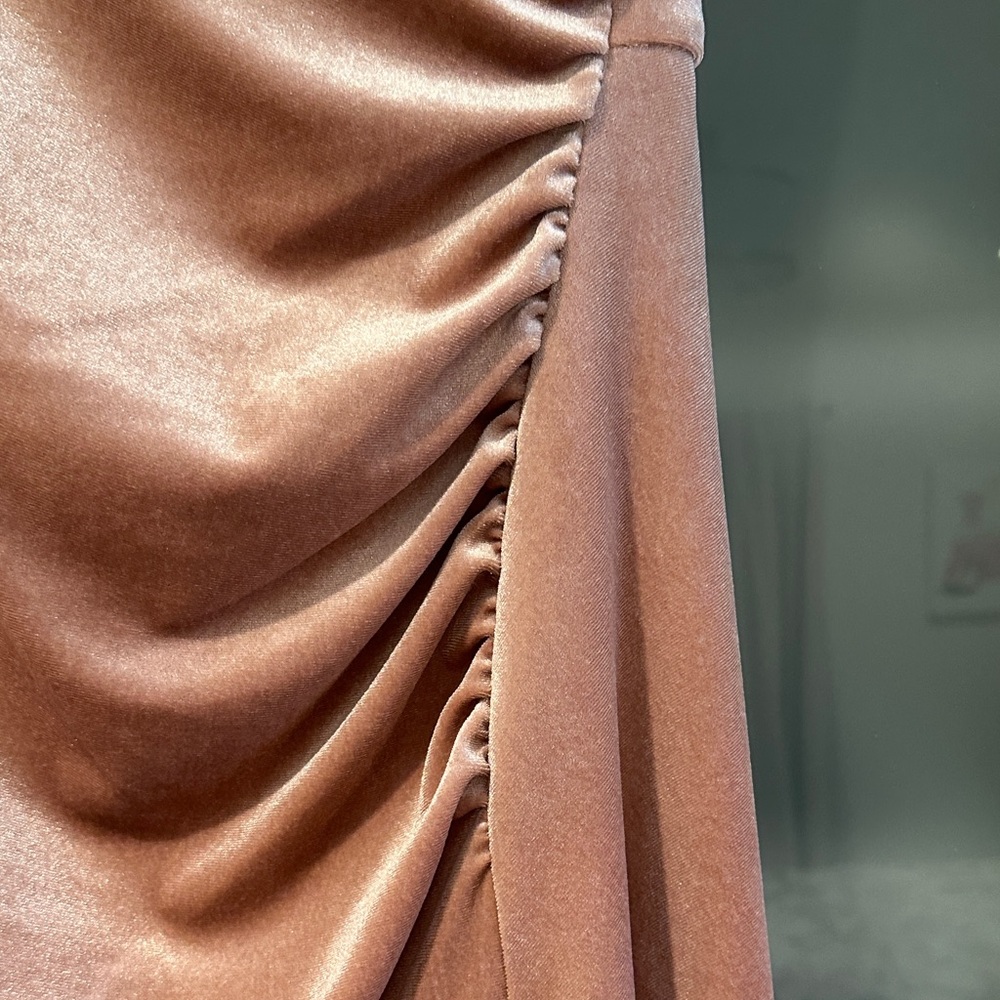 Zara Elegant Mauve Velvet Evening Dress - Picture 2 of 8
